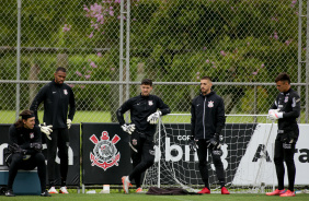 Goleiros durante ltimo treino do Corinthians para jogo contra o Juventude