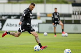 Luan durante ltimo treino do Corinthians para jogo contra o Juventude