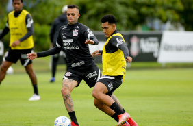 Luan e Du Queiroz durante último treino do Corinthians para jogo contra o Juventude