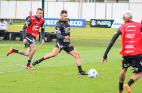 Luan e Giuliano se prepara no CT do Corinthians para último jogo do Brasileiro 2021