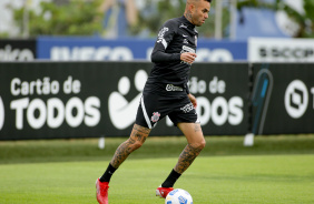 Meia Luan durante ltimo treino do Corinthians para jogo contra o Juventude