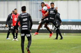 Raul Gustavo e Marquinhos durante último treino do Corinthians para jogo contra o Juventude