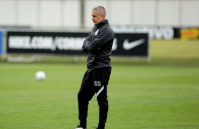 Técnico Sylvinho durante último treino do Corinthians para jogo contra o Juventude