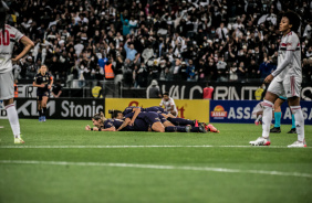 Jogadoras do Corinthians comemorando o ttulo do Campeonato Paulista Feminino