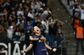 Zanotti vibrando muito com seu gol na final entre Corinthians e So Paulo, pelo Paulista Feminino