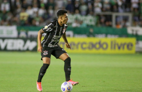 Du Queiroz atuando no jogo entre Corinthians e Juventude, na ltima rodada do Campeonato Brasileiro