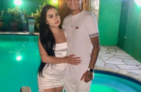 Adson teve a companhia de sua namorada