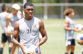 Felipe Augusto chegou a atuar no profissional do Corinthians em 2021