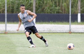 Matheus Araújo é um dos nomes do Corinthians a serem observados para uma possível ida ao profissional durante a temporada