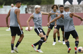 Ryan e companheiros durante treino do Corinthians Sub-20 para prximo jogo pela Copinha