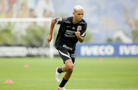 Adson durante apresentao do elenco do Corinthians para temporada 2022