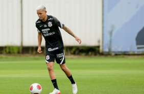 Adson durante apresentao do elenco do Corinthians para temporada 2022