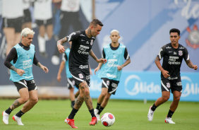 Luan durante apresentao do elenco do Corinthians para temporada 2022