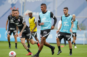 Paulinho durante apresentao do elenco do Corinthians para temporada 2022