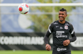 Paulinho durante apresentao do elenco do Corinthians para temporada 2022