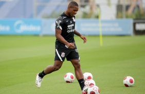 Xavier durante apresentao do elenco do Corinthians para temporada 2022