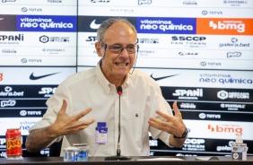 Jos Colagossi durante entrevista coletiva no CT do Corinthians