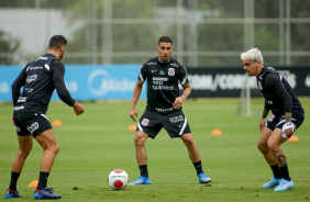 Gabriel e Fagner treinam no centro de treinamentos do Corinthians