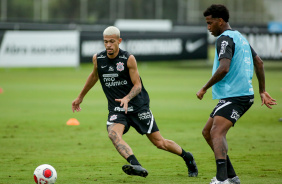 Joo Victor e Gil treinam no centro de treinamentos do Corinthians