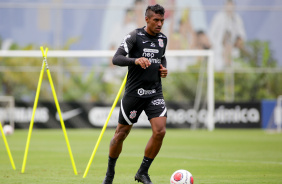 Paulinho durante o treinamento no CT Dr. Joaquim Grava