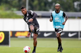 Paulinho e Cafu durante o treinamento no CT Dr. Joaquim Grava