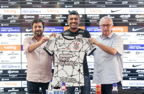 Corinthians apresenta oficialmente Paulinho