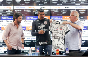 Corinthians apresenta oficialmente Paulinho