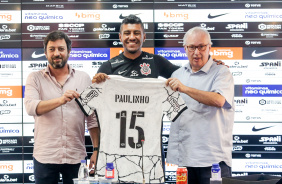 Corinthians apresenta oficialmente Paulinho