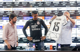 Corinthians apresenta oficialmente Paulinho