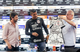 Corinthians apresenta oficialmente Paulinho