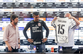 Corinthians apresenta oficialmente Paulinho
