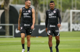 Renato Augusto e Paulinho durante um dos treinos desse incio de temporada no CT Joaquim Grava