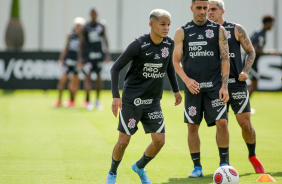 Adson, Gabriel e Fagner durante treino do Corinthians no CT Joaquim Grava