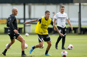 Fbio Santos e Gabriel Pereira durante treino do Corinthians no CT Joaquim Grava