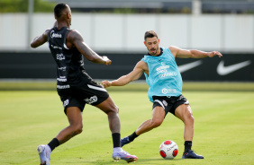 Giuliano e Raul durante treino do Corinthians no CT Joaquim Grava