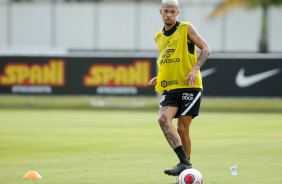 Joo Victor durante treino do Corinthians no CT Joaquim Grava