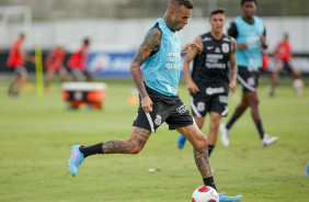 Luan durante treino do Corinthians no CT Joaquim Grava