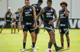 Renato, Paulinho e Willian durante treino do Corinthians no CT Joaquim Grava