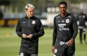 Rger e J durante treino do Corinthians no CT Joaquim Grava