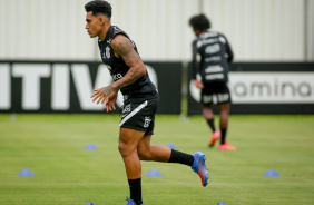 Du Queiroz em treino do Corinthians