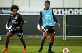 Paulinho e Willian em treino do Corinthians