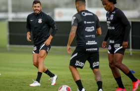 Willian e Giuliano em treino do Corinthians