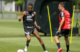 Robson Bambu e Lucas Piton durante treino do Corinthians
