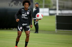 Willian em trabalho no CT do Corinthians