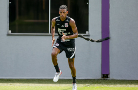Zagueiro Robson Bambu em mais um dia de treinos no Corinthians