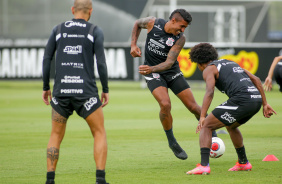 Fbio Santos, Paulinho e Willian em treino do Corinthians nesta segunda-feira