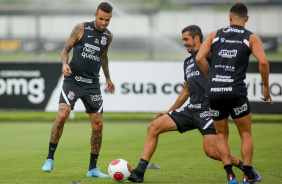 Luan, Bruno Melo e Giuliano em treino do Corinthians nesta segunda-feira