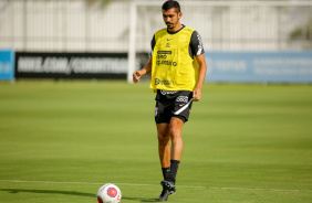 Bruno Melo segue treinando no CT do Corinthians