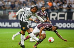 Paulinho com forte marcação