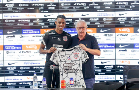 Robson Bambu em apresentação oficial como jogador do Corinthians